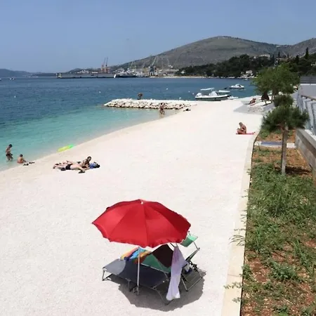 Queen 3* Трогір